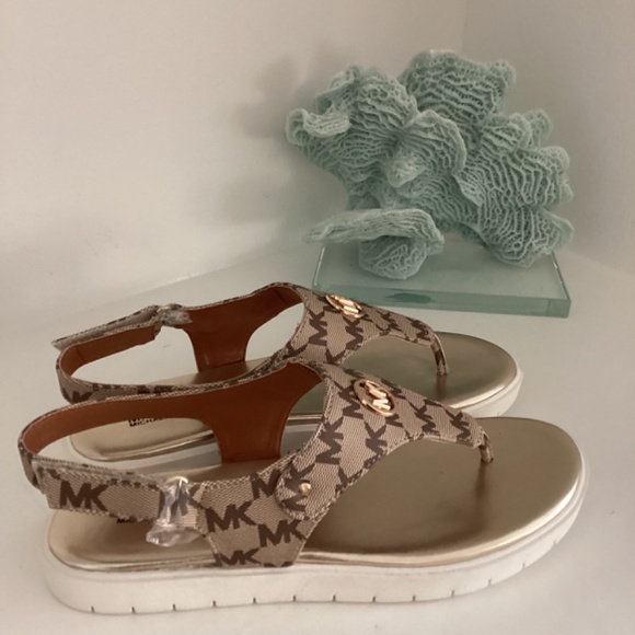 NWT MICHAEL KORS THONG SANDALS SHOES LOGO PLAQUE MONOGRAM BROWN/TAN 6.5 EUR 37 - Picture 8 of 12